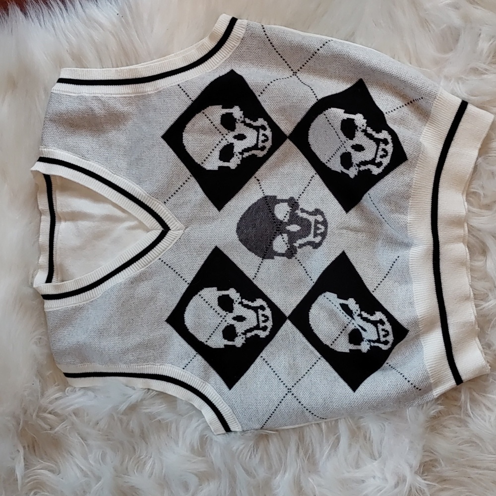 NWOT White/Blk Argyle Skull Knit V-neck Shirt Vest M - Picture 6 of 7